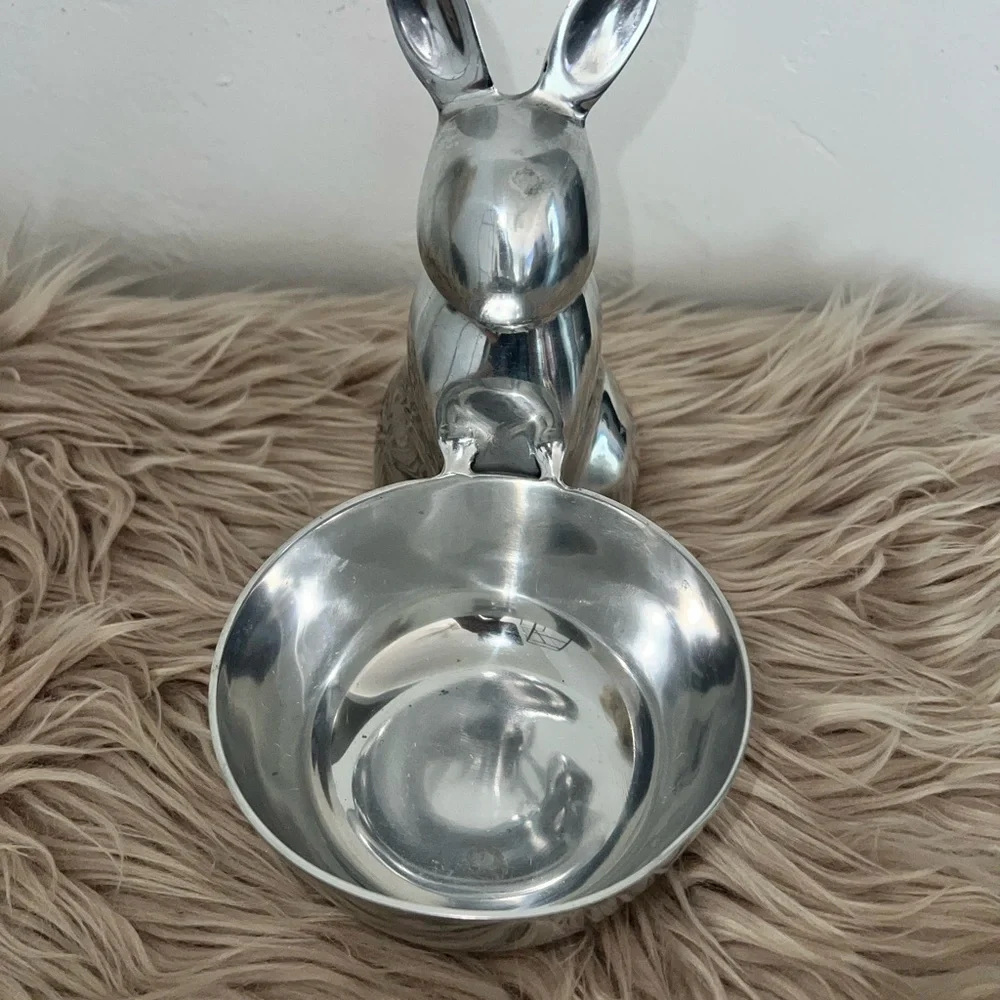 Easter Bunny w/ Attached Bowl Shiny Silver Finish Aluminum 7